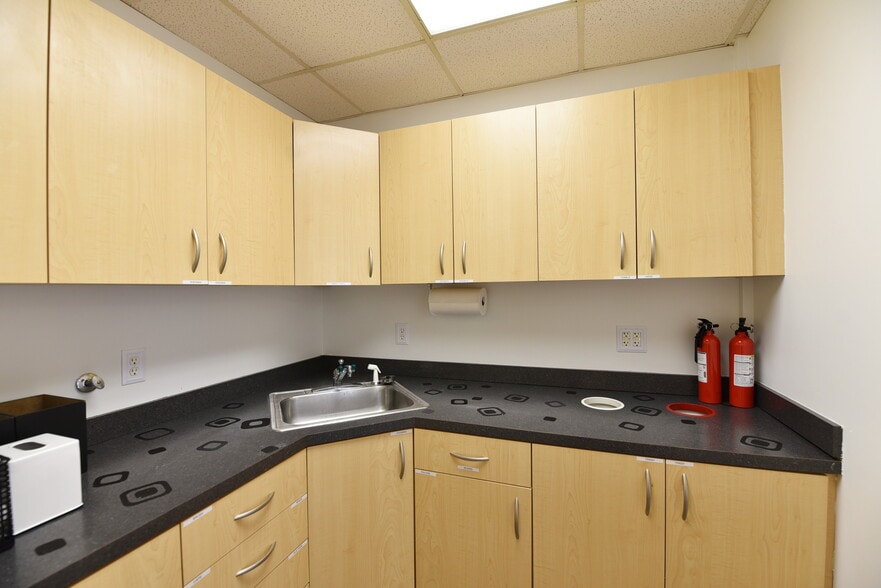 More Photos Of 13895 Hedgewood Dr, Woodbridge Medical For Sale