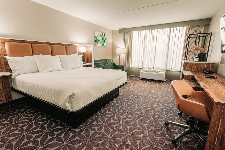 More Photos Of 201 Water Country Pky, Williamsburg Hotel For Sale