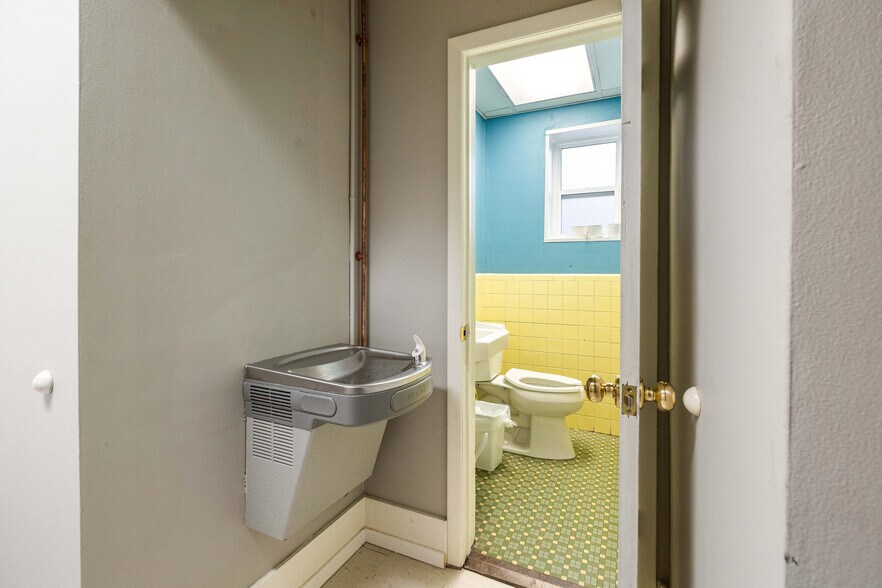 More Photos Of 316 N Main St, Lake Mills Office For Sale