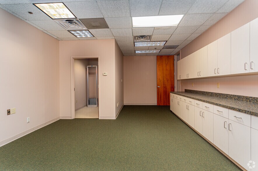 More Photos Of 4210 Metro Pky, Fort Myers Office For Lease