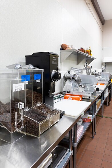 More Photos Of 10124-10138 Topanga Canyon Blvd, Chatsworth General Retail For Sale