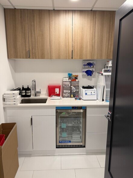 More Photos Of 710 N York Rd, Hinsdale Medical For Lease