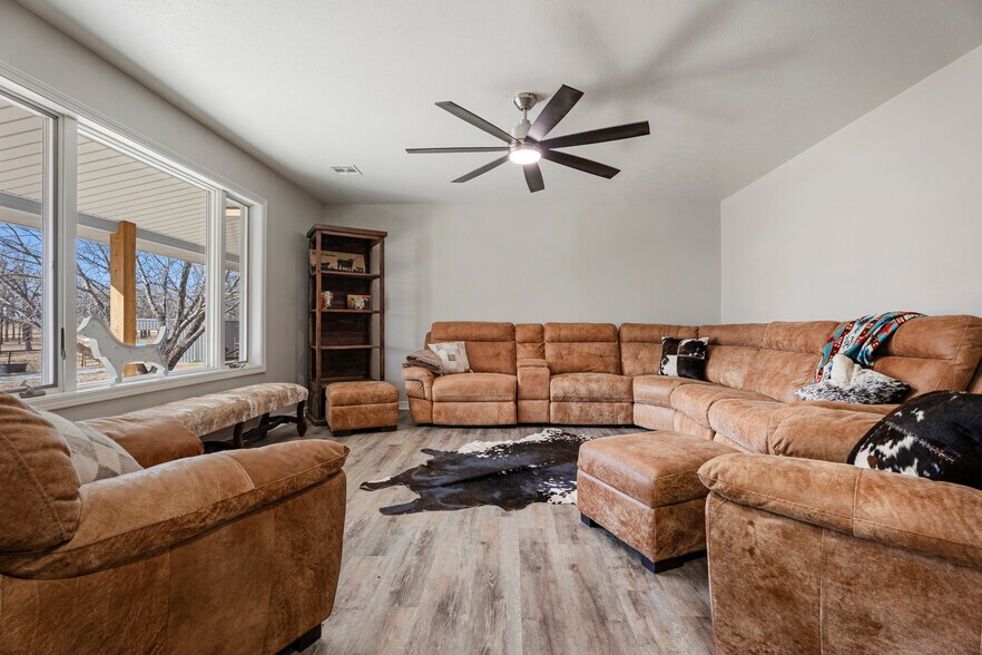 More Photos Of 13354 E 520 Rd, Colcord Sports And Entertainment For Sale