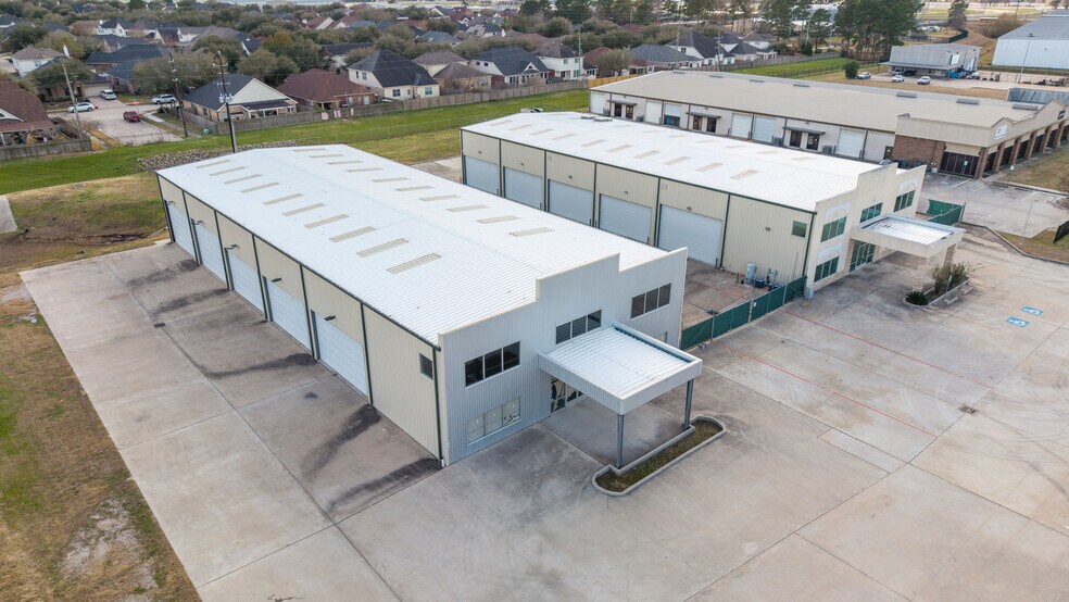 More Photos Of 6631 N Sam Houston Pky W, Houston Warehouse For Lease