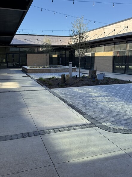 More Photos Of 1937 Irving Blvd, Dallas Showroom For Lease