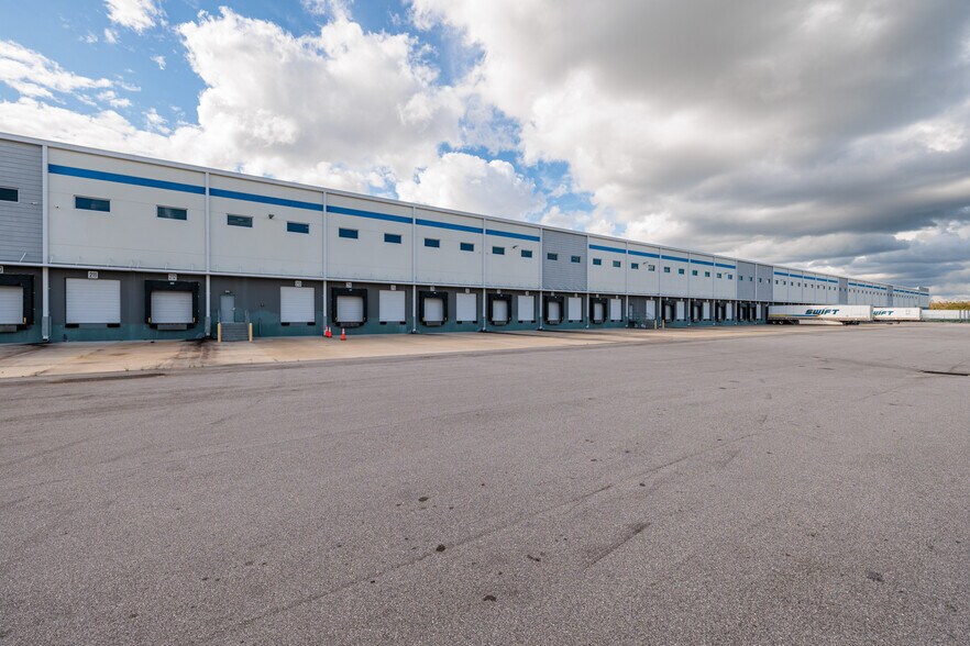 More Photos Of 8401 State Road 33 N, Lakeland Distribution For Lease