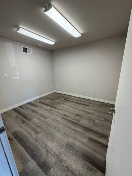 More Photos Of 3475 Boulder Hwy, Las Vegas Freestanding For Lease
