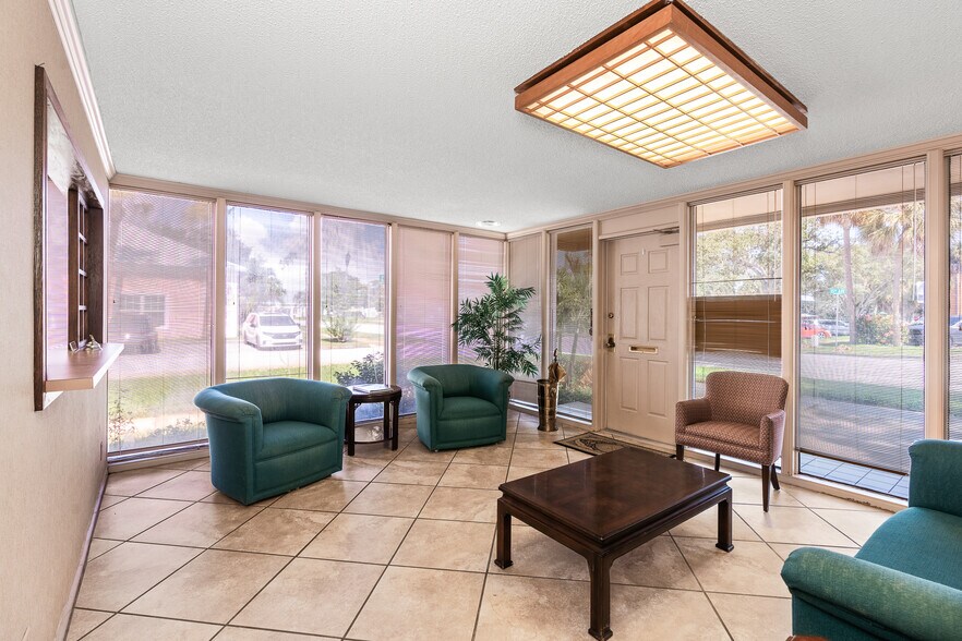 More Photos Of 2165 15th Ave, Vero Beach Office For Lease