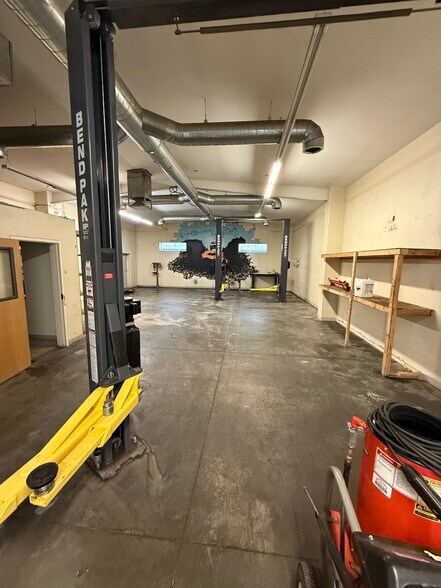More Photos Of 5410 E Commerce Ave, Flagstaff Warehouse For Lease