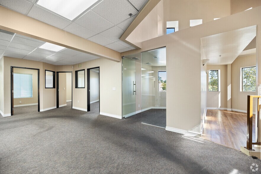More Photos Of 43525 Ridge Park Dr, Temecula Office For Lease