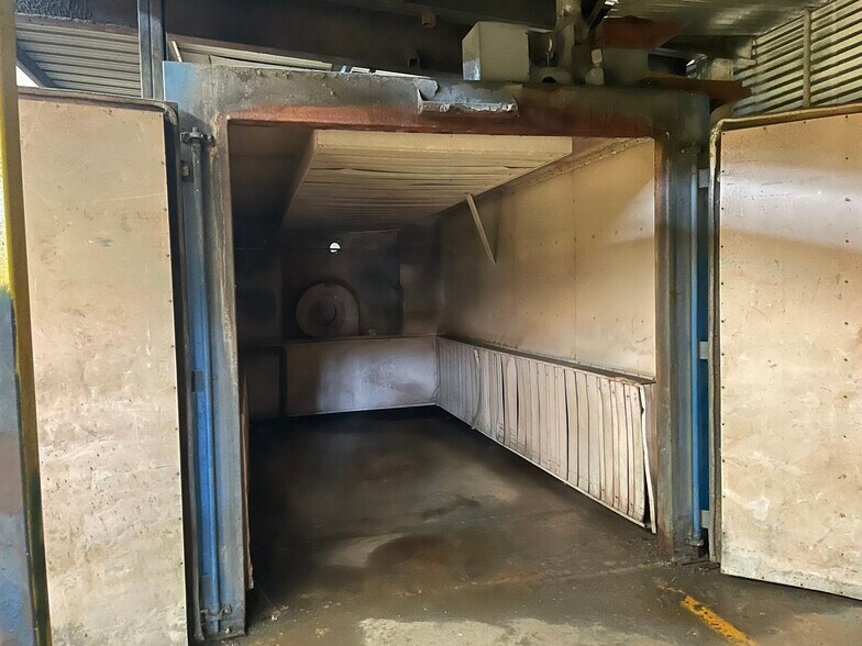 More Photos Of 1801 E College Ave, Mcalester Manufacturing For Lease
