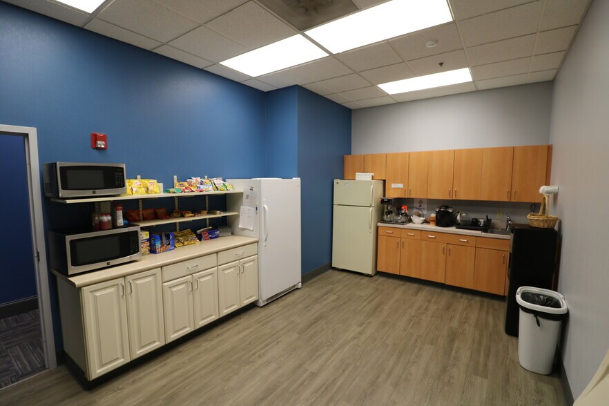 More Photos Of 425 Commerce Dr, Fort Washington Office For Lease