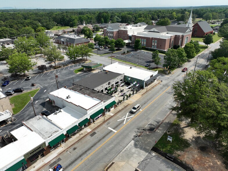 More Photos Of 123 E Curtis St, Simpsonville Storefront For Sale