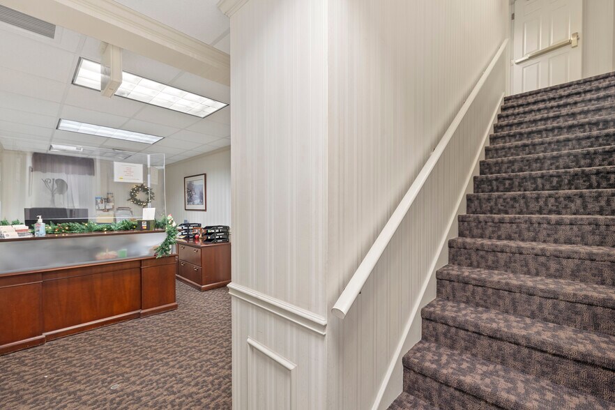 More Photos Of 37 W Middle St, Gettysburg Storefront Retail Residential For Lease