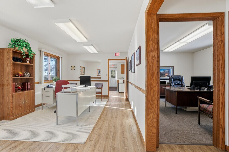 More Photos Of 5500 Prairie Dr, Plover Flex For Sale