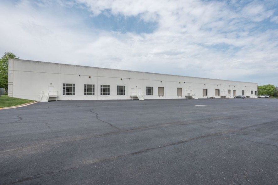 More Photos Of 4170 Lafayette Center Dr, Chantilly Light Distribution For Lease