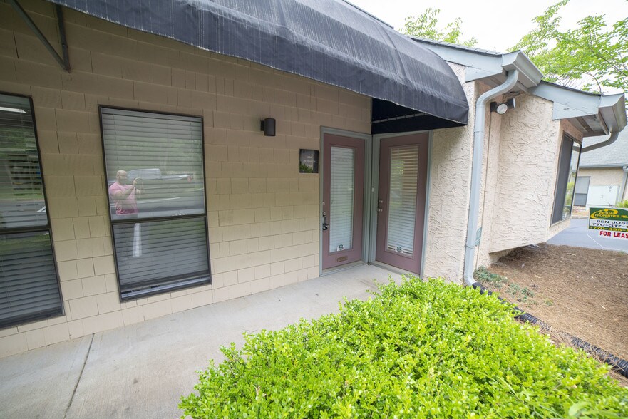 More Photos Of 875 Old Roswell Rd, Roswell Office For Sale