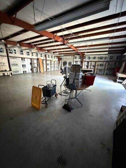 More Photos Of 1119 W Tharpe St, Tallahassee Warehouse For Lease
