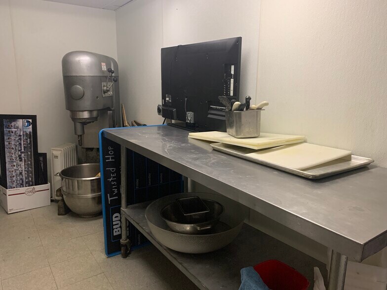 More Photos Of 48 School St, Lincoln Restaurant For Sale