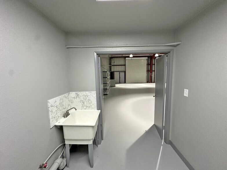 More Photos Of 343-345 W 9th St, Santa Rosa Warehouse For Sale