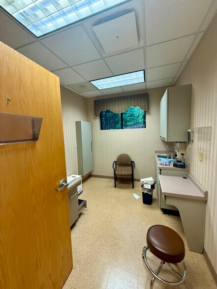 More Photos Of 1217 Davie Ave, Statesville Medical For Sale