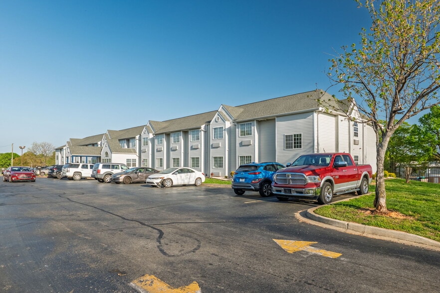 More Photos Of 1901 Broadcast St, Gastonia Hotel For Sale