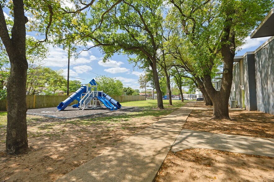 More Photos Of 3499 Evergreen Dr, Houston Apartments For Sale