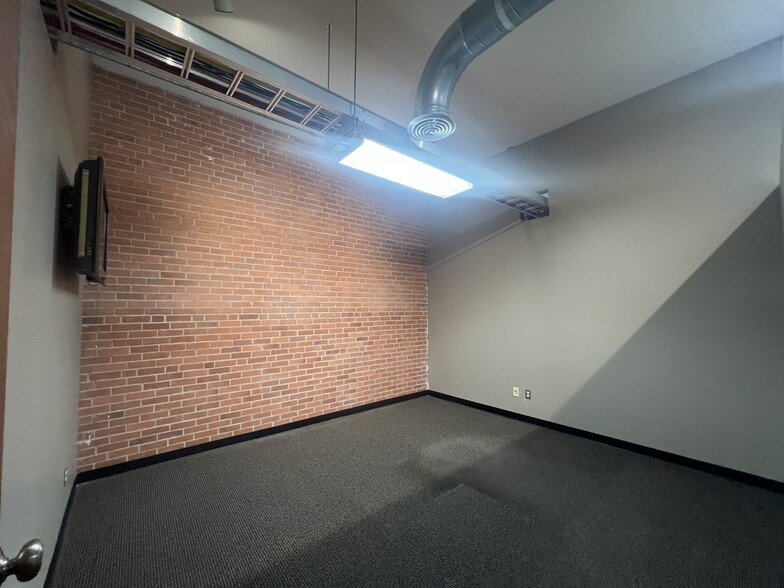 More Photos Of 624 W Sheridan Ave, Oklahoma City Office For Lease