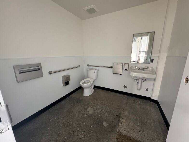 More Photos Of 945 Bransten Rd, San Carlos Service For Lease