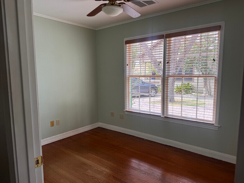 More Photos Of 400 Harvey St, San Marcos Office For Sale