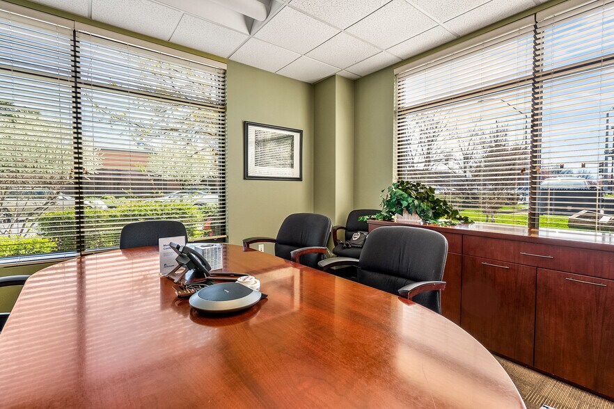 More Photos Of 1301 Poplar Dr, Medford Medical For Lease