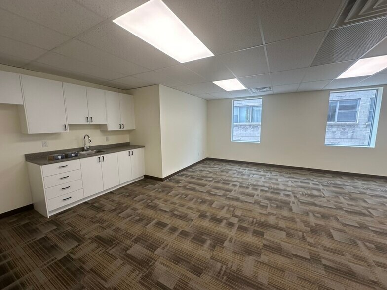 More Photos Of 1296 Carling Ave, Ottawa Office For Lease