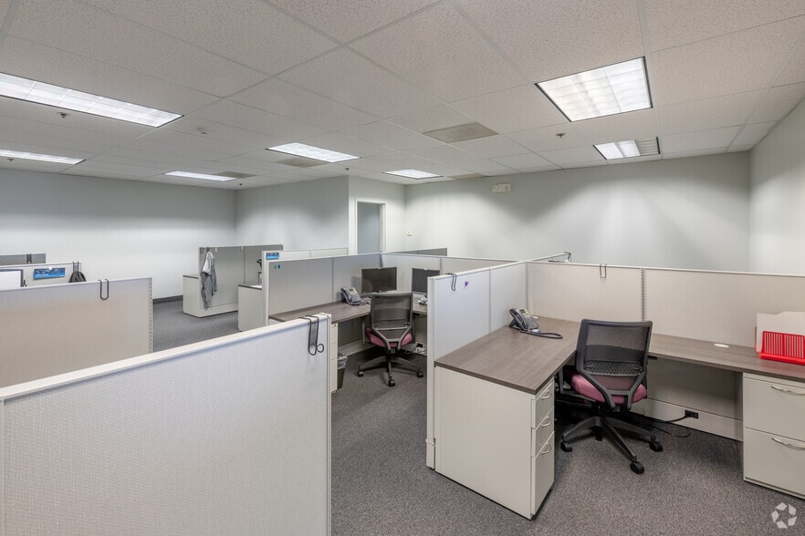 More Photos Of 2 Corporate Pl, Middletown Office For Lease