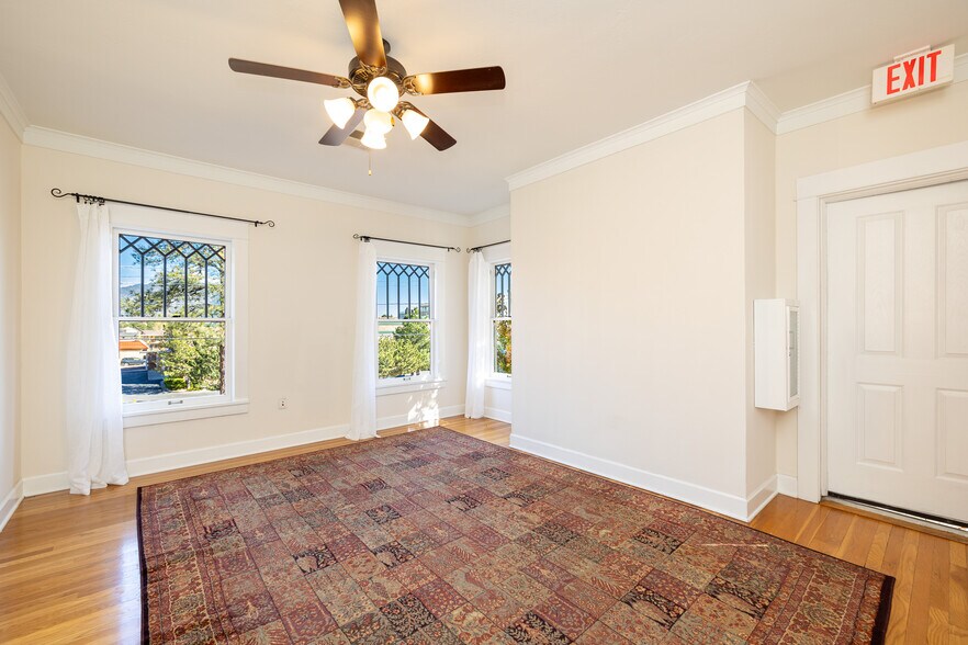 More Photos Of 717 W Riordan Rd, Flagstaff Storefront Retail Office For Sale