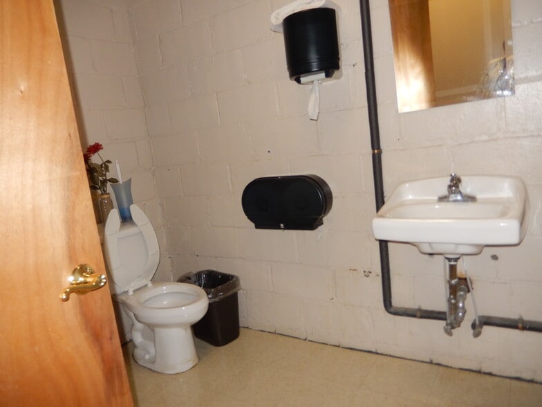 More Photos Of 46 Aston St, Asheville Light Manufacturing For Lease