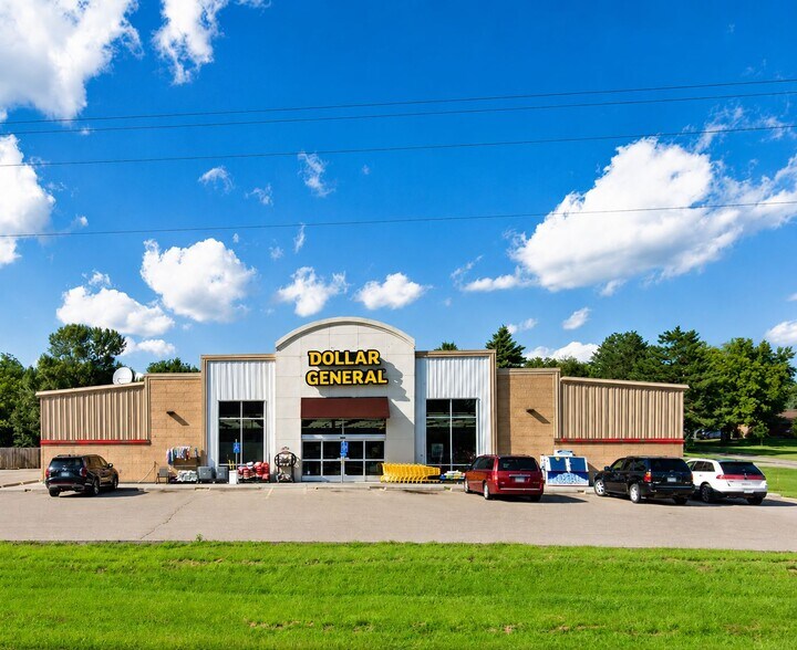 More Photos Of 198 Oak St, Dawson Storefront For Sale