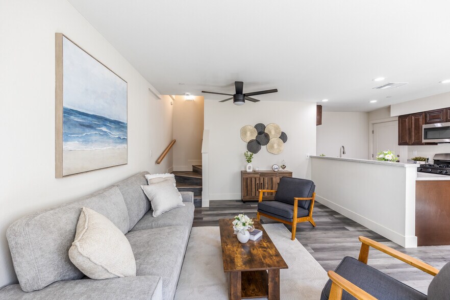 More Photos Of 2409 Cava Ct, Sacramento Apartments For Sale