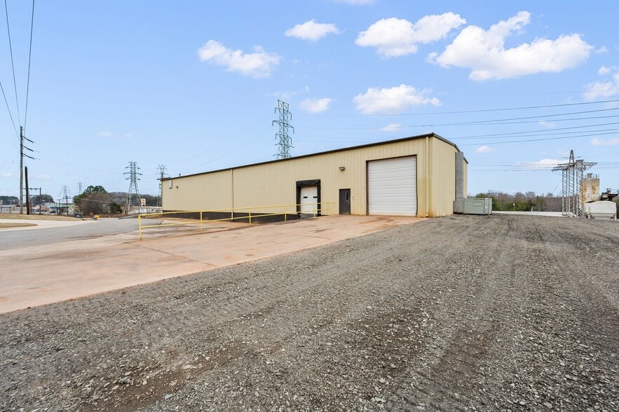 More Photos Of 110 Orbit Rd, Statesville Flex For Lease