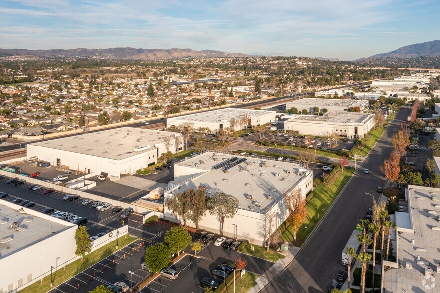 More Photos Of 4935-4945 E Hunter Ave, Anaheim Manufacturing For Lease