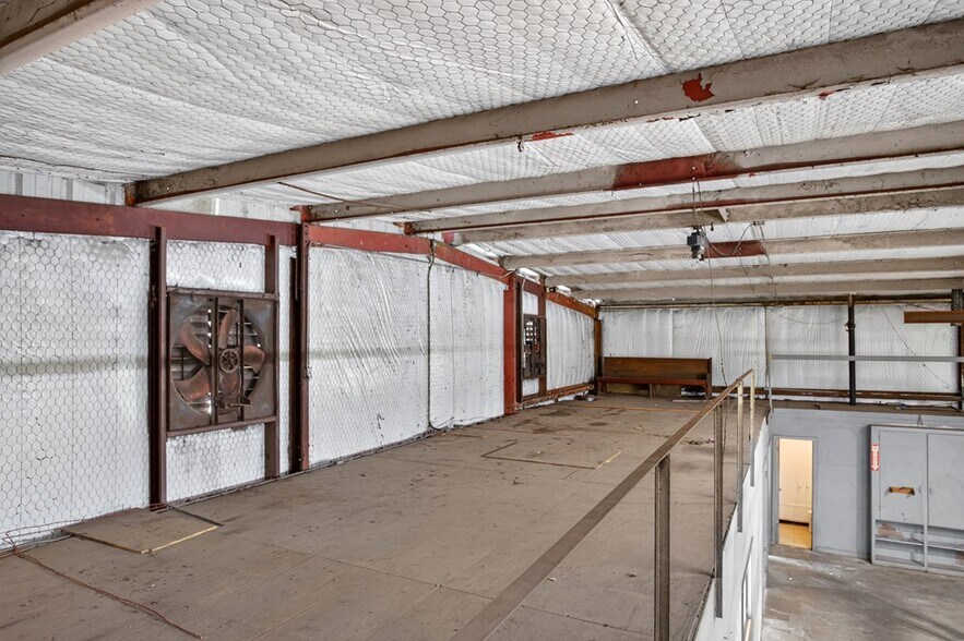 More Photos Of 903 Sayers St, Lufkin Warehouse For Sale