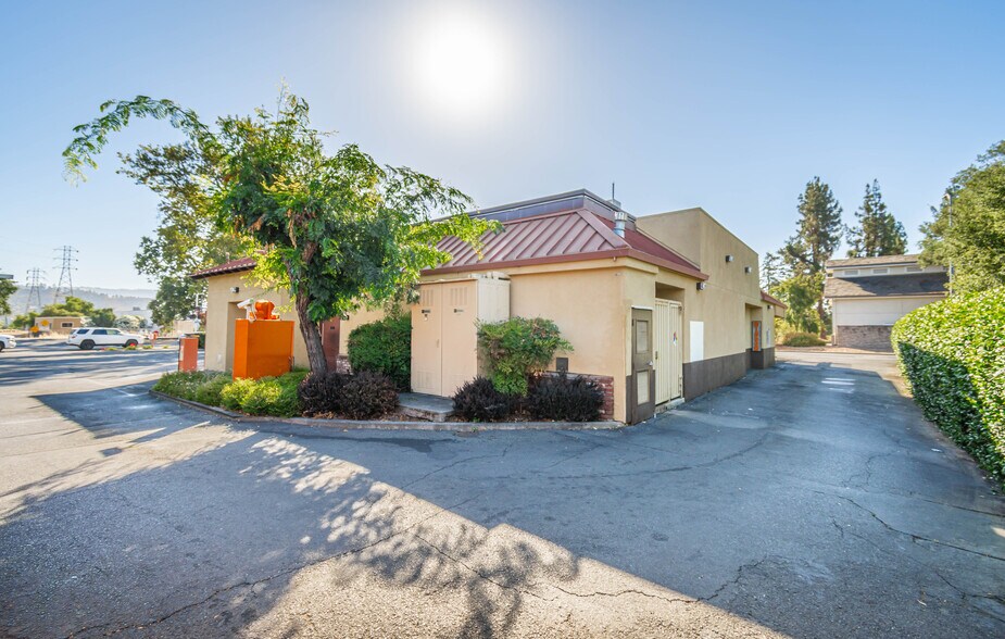 More Photos Of 501 Main St, Saint Helena Fast Food For Sale