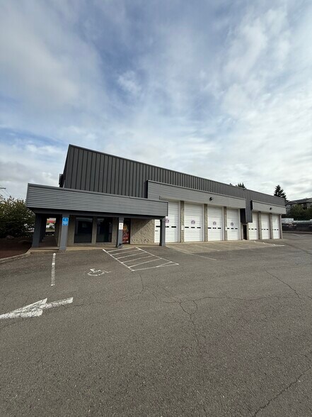 More Photos Of 5490 Commercial St SE, Salem Flex For Sale