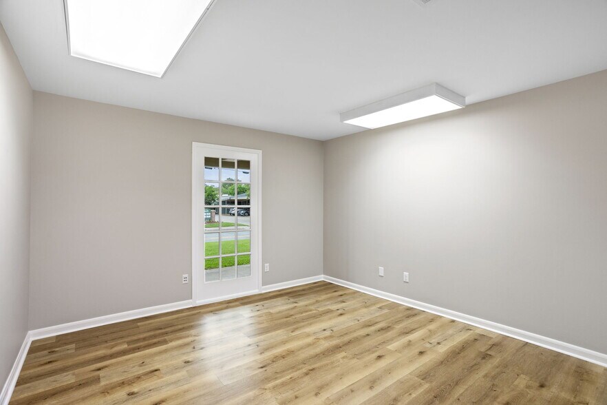 More Photos Of 1628 Ryan St, Lake Charles Office For Lease