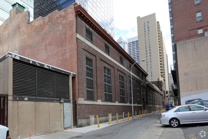 More Photos Of 2002 Ludlow St, Philadelphia Office For Lease