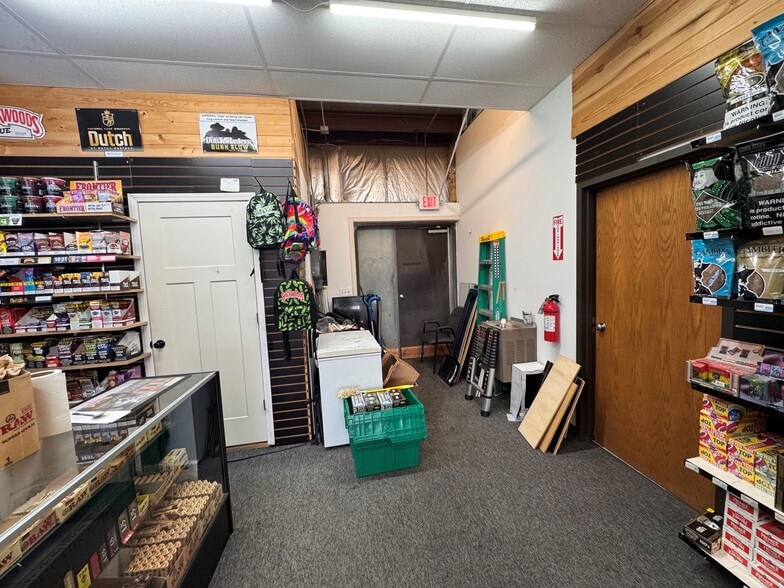 More Photos Of 5900-5926 Us Highway 51, McFarland Unknown For Lease