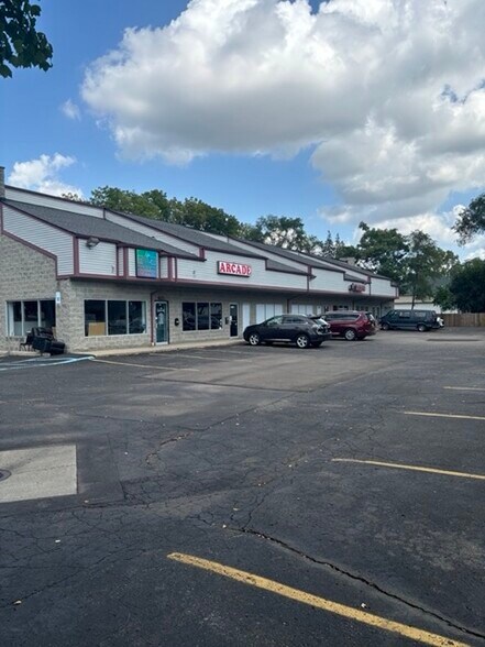 More Photos Of 37466-37522 Ann Arbor Trl, Livonia Storefront For Lease