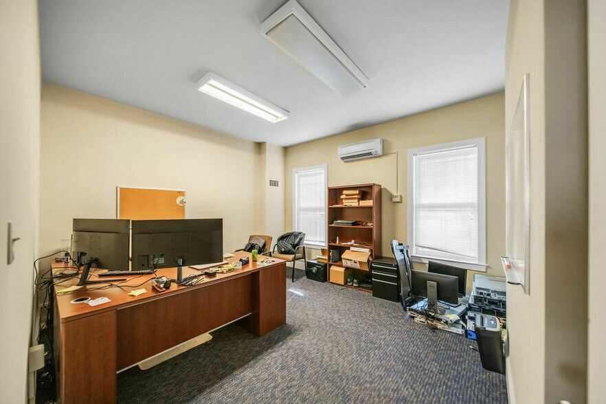 More Photos Of 319-321 D St NE, Washington Office For Lease