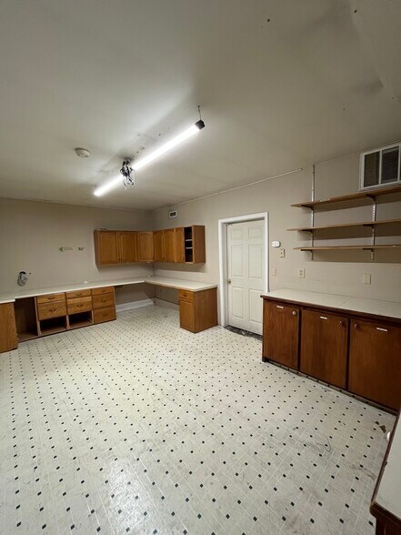 More Photos Of 25 W King St, Shippensburg Flex For Lease