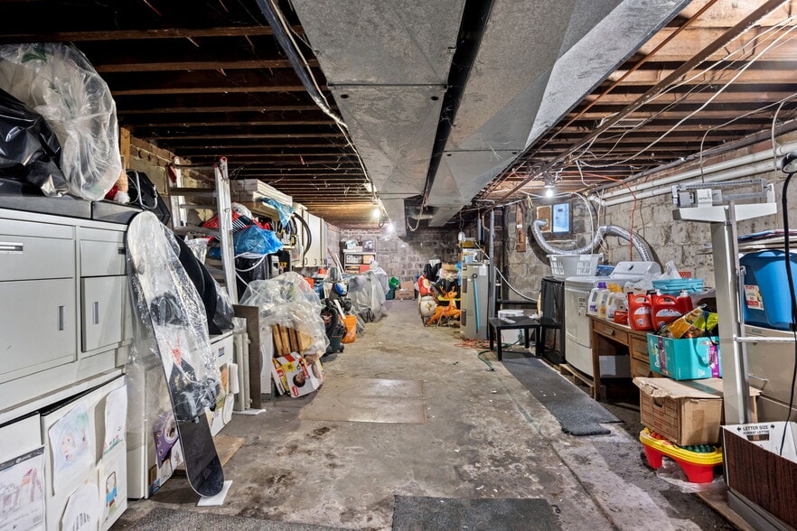 More Photos Of 1611 Bloor St W, Toronto Storefront Retail Office For Sale