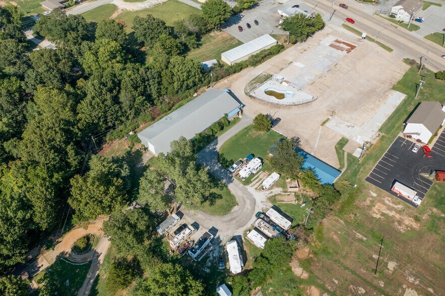 More Photos Of 2320 S Main St, Grove Multifamily For Sale